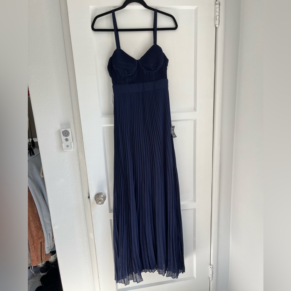 NWT Lulu's Navy Pleated Maxi Dress